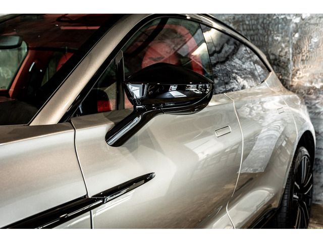 ASTON MARTIN SUV 2024 Image 31