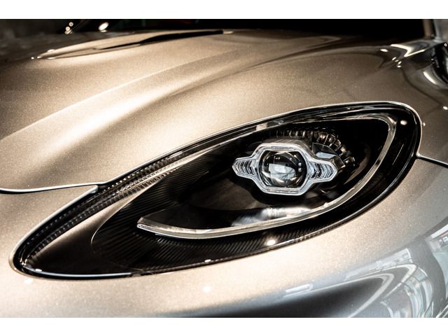 ASTON MARTIN SUV 2024 Image 31