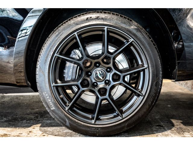 ASTON MARTIN SUV 2022 Image 31