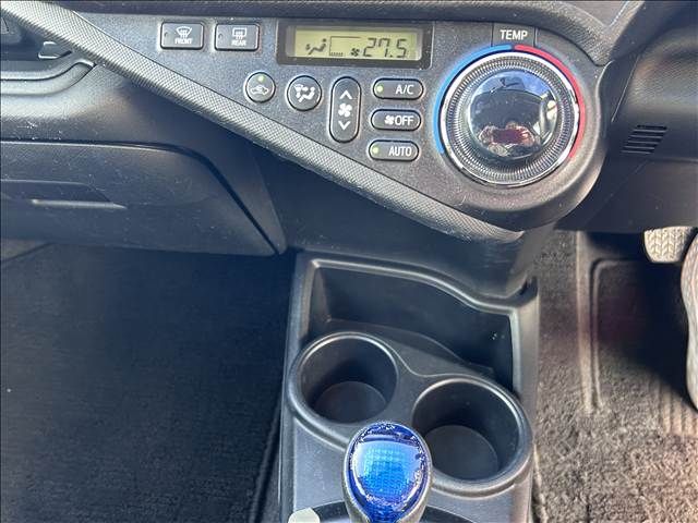 TOYOTA AQUA 2013 Image 31