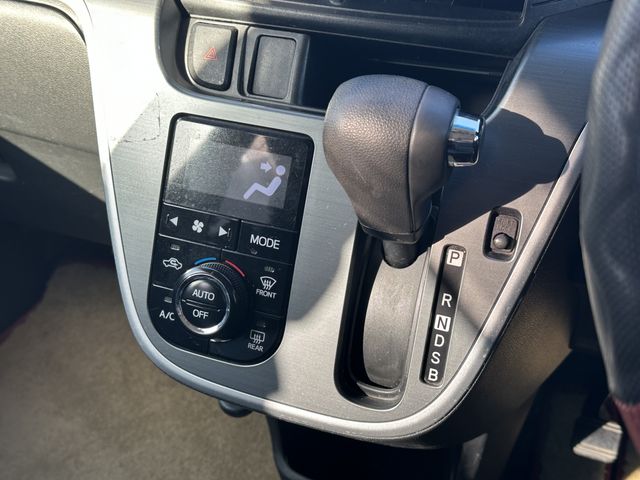 DAIHATSU MOVE CUSTOM 2015 Image 31