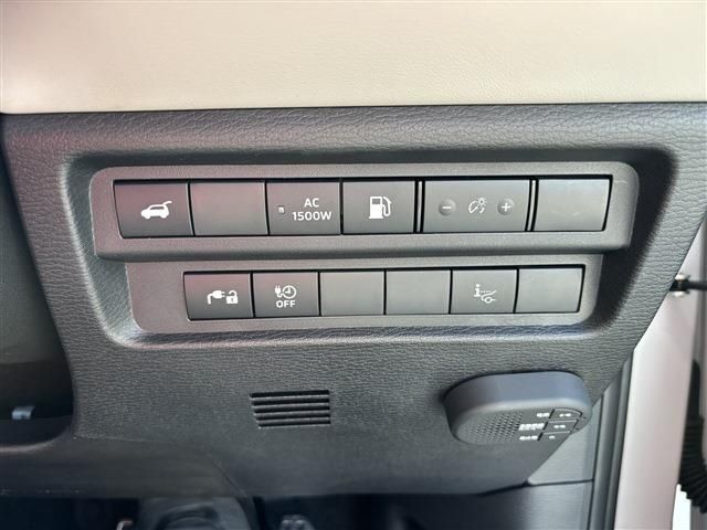 MITSUBISHI OUTLANDER PHEV 2024 Image 31