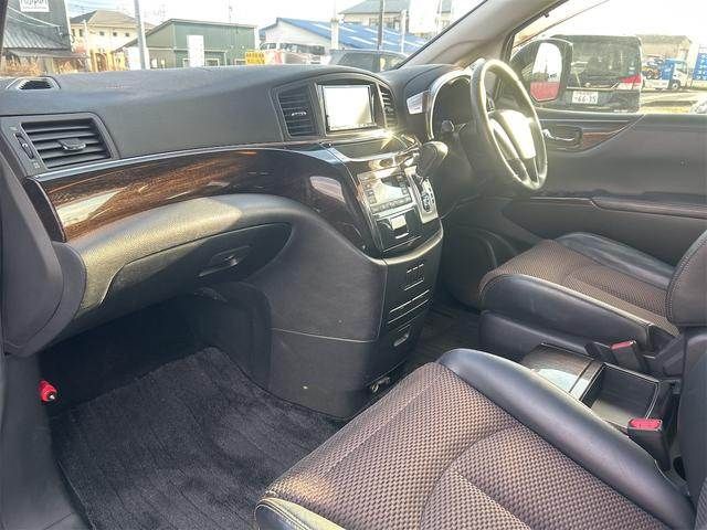 NISSAN ELGRAND 2012 Image 31