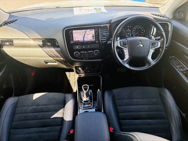 MITSUBISHI OUTLANDER PHEV 2015 Image 31