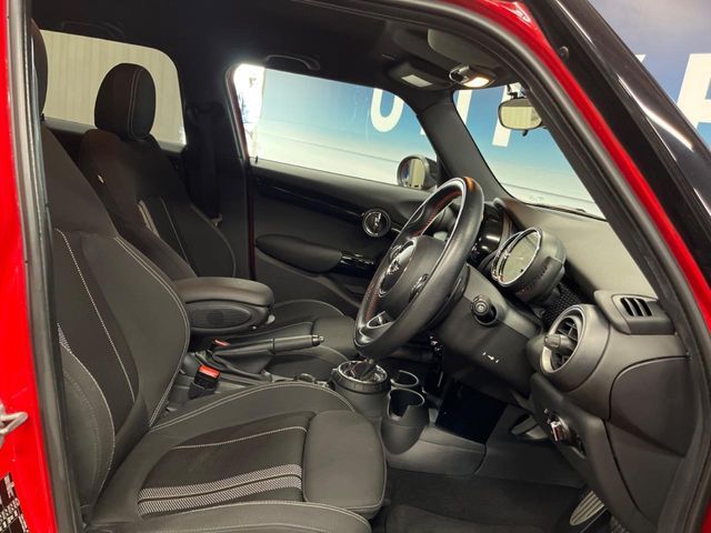 BMW MINI COOPER S 5D 2015 Image 31