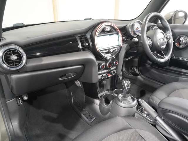 BMW MINI COOPER OPEN 2018 Image 31