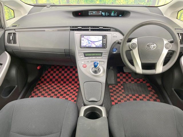 TOYOTA PRIUS 2012 Image 31