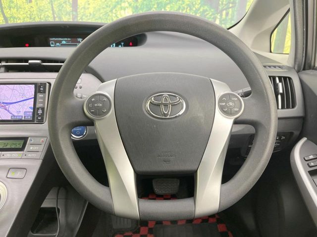 TOYOTA PRIUS 2012 Image 31