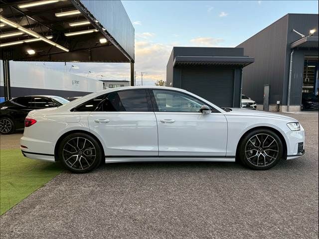 AUDI A8 2021 Image 31