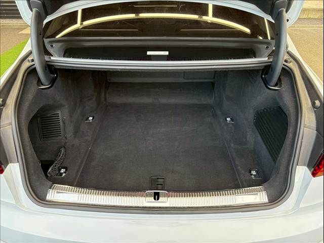 AUDI A8 2021 Image 31