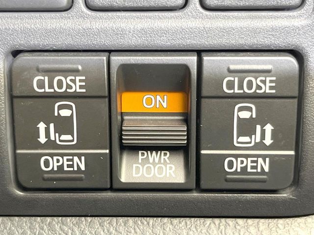 TOYOTA NOAH 2017 Image 31