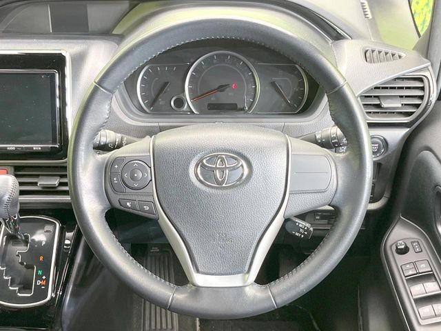 TOYOTA NOAH 2017 Image 31