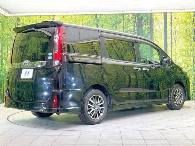 TOYOTA NOAH 2017 Image 31