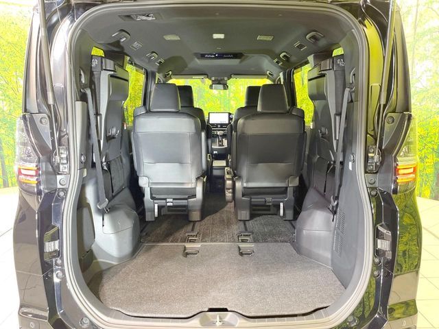 TOYOTA VOXY HYBRID 2023 Image 31