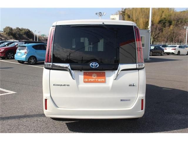 TOYOTA ESQUIRE HYBRID 2018 Image 31