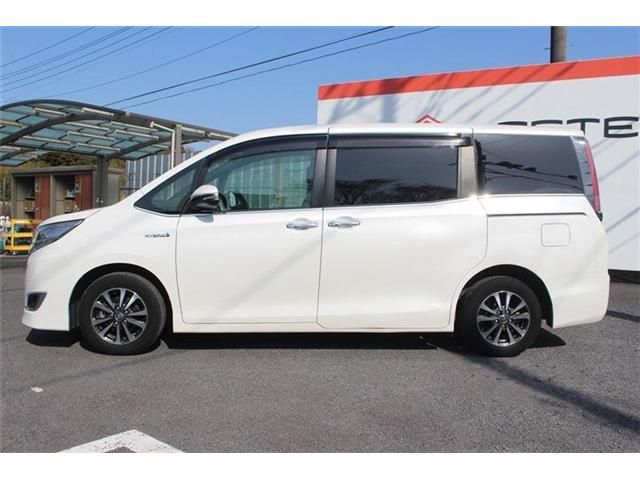 TOYOTA ESQUIRE HYBRID 2018 Image 31