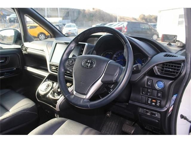 TOYOTA ESQUIRE HYBRID 2018 Image 31