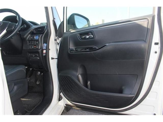 TOYOTA ESQUIRE HYBRID 2018 Image 31