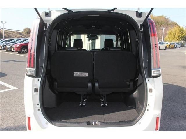 TOYOTA ESQUIRE HYBRID 2018 Image 31