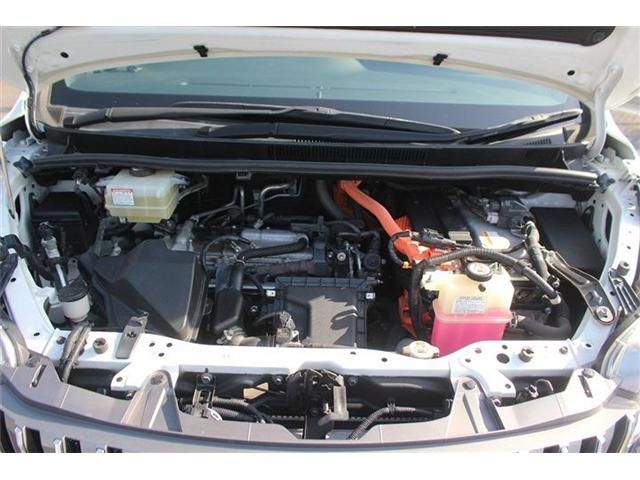 TOYOTA ESQUIRE HYBRID 2018 Image 31