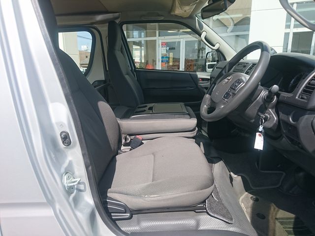 TOYOTA HIACE VAN 2WD 2021 Image 31