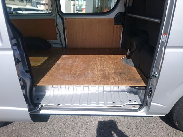 TOYOTA HIACE VAN 2WD 2021 Image 31