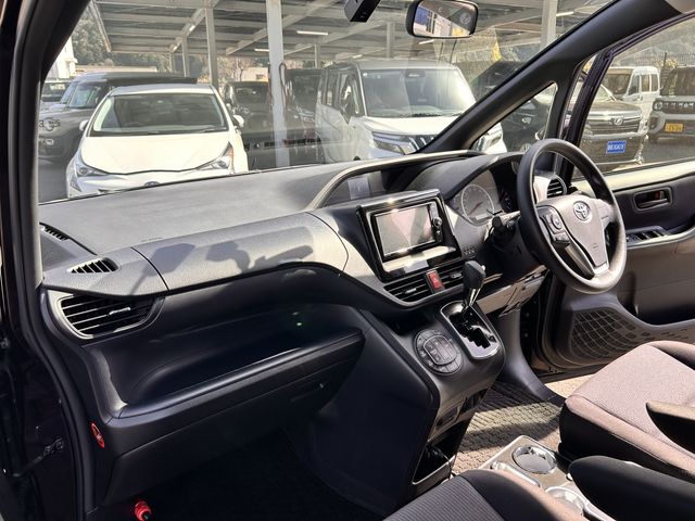 TOYOTA NOAH 2016 Image 31