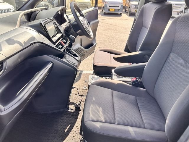 TOYOTA NOAH 2016 Image 31