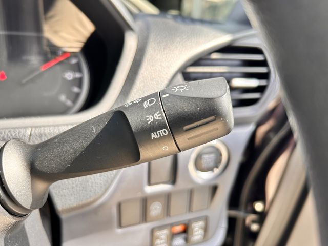 TOYOTA NOAH 2016 Image 31