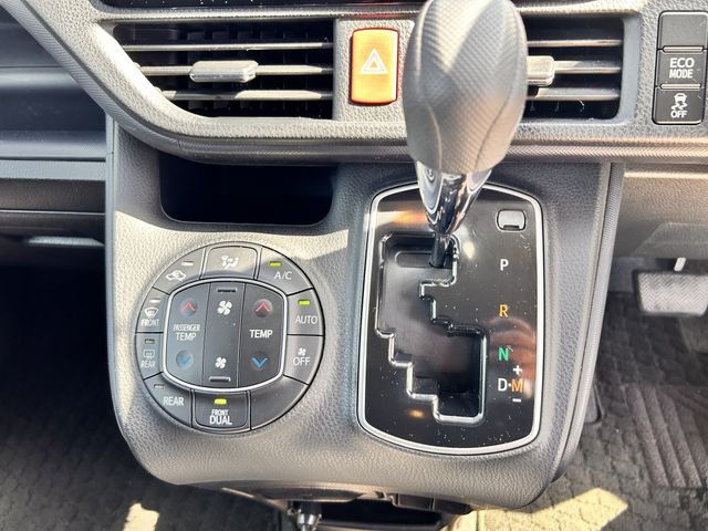 TOYOTA NOAH 2016 Image 31