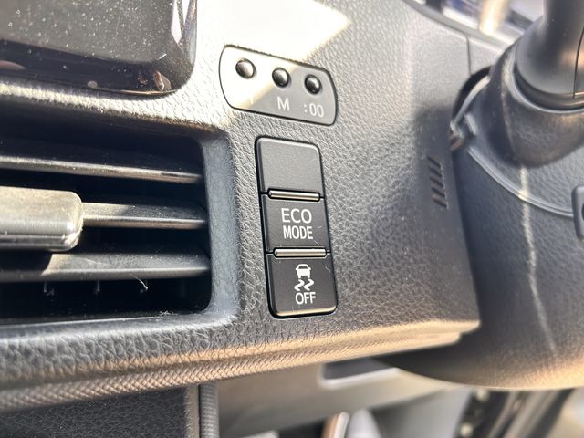 TOYOTA NOAH 2016 Image 31