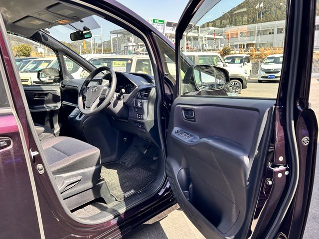 TOYOTA NOAH 2016 Image 31