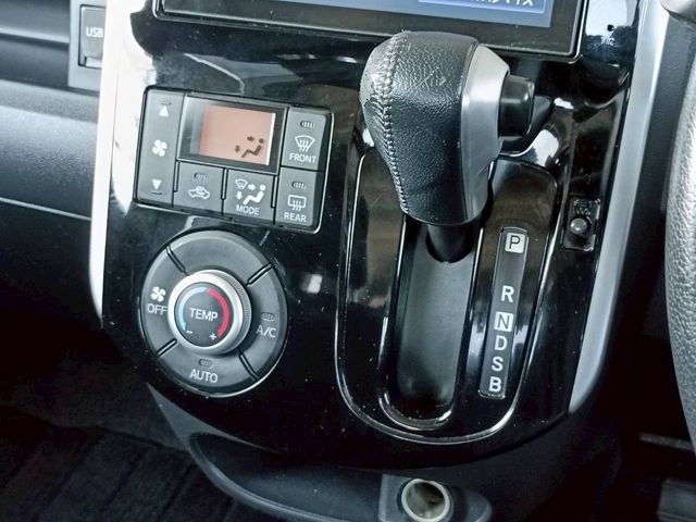 DAIHATSU TANTO CUSTOM 2013 Image 31