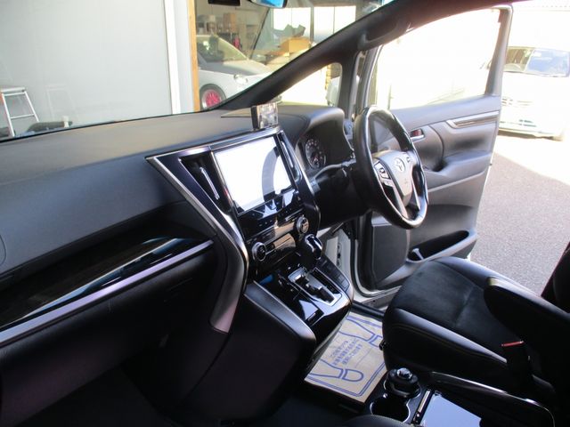 TOYOTA VELLFIRE 2017 Image 31