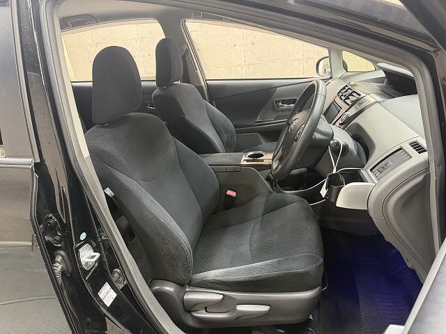 TOYOTA PRIUS ALPHA 2014 Image 31