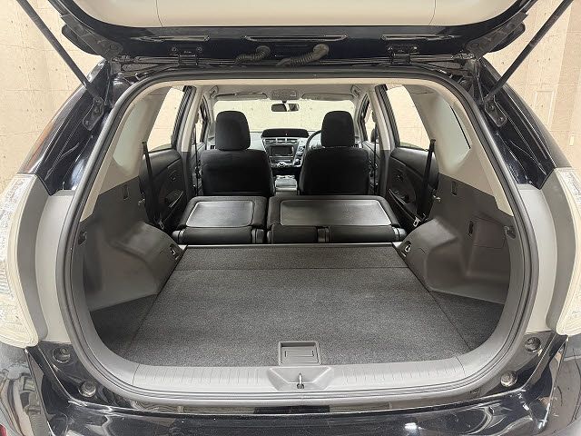 TOYOTA PRIUS ALPHA 2014 Image 31