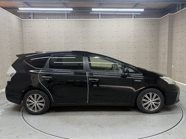 TOYOTA PRIUS ALPHA 2014 Image 31