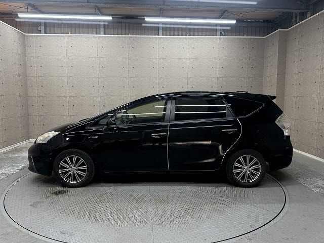 TOYOTA PRIUS ALPHA 2014 Image 31