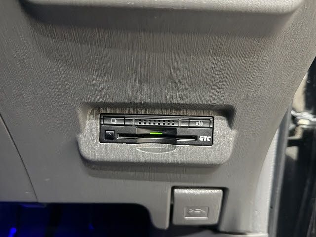 TOYOTA PRIUS ALPHA 2014 Image 31