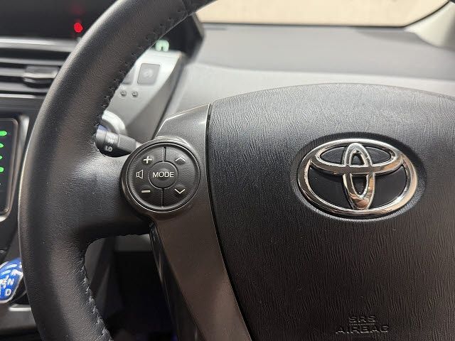 TOYOTA PRIUS ALPHA 2014 Image 31