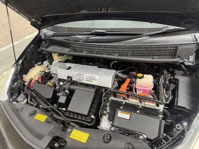 TOYOTA PRIUS ALPHA 2014 Image 31