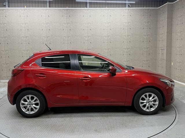 MAZDA DEMIO 2015 Image 31