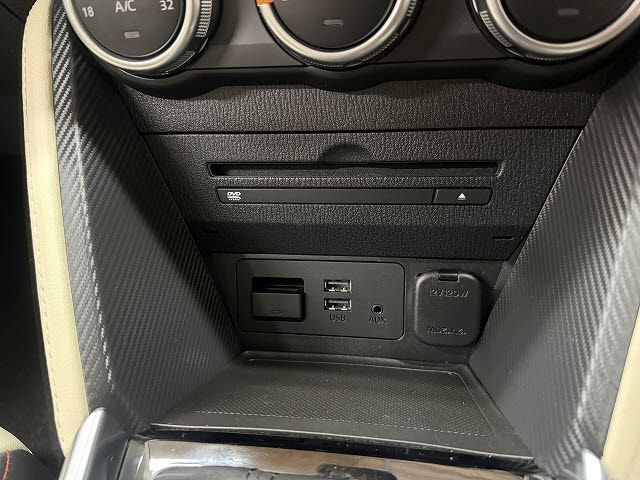 MAZDA DEMIO 2015 Image 31