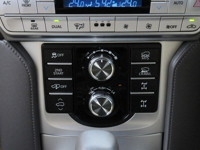 TOYOTA LANDCRUISER PRADO 2023 Image 31