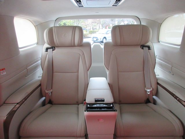 TOYOTA LEXUS LM500H 2024 Image 31