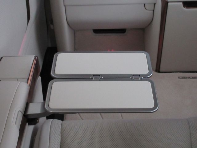 TOYOTA LEXUS LM500H 2024 Image 31