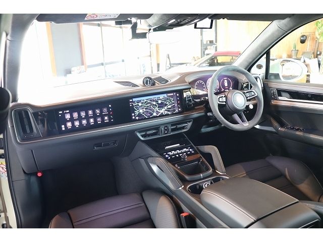 PORSCHE CAYENNE COUP 2023 Image 31