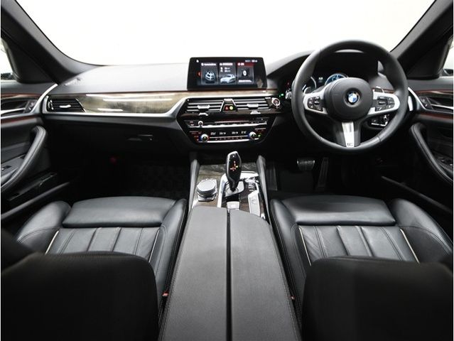 BMW 5SERIES SEDAN 2018 Image 31