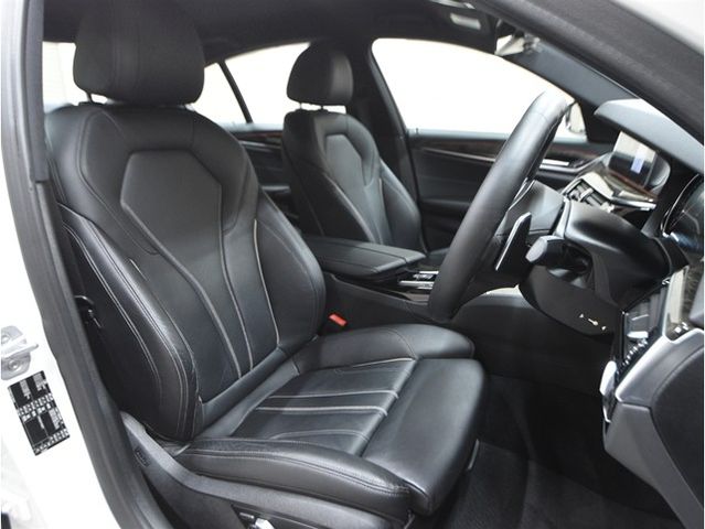 BMW 5SERIES SEDAN 2018 Image 31