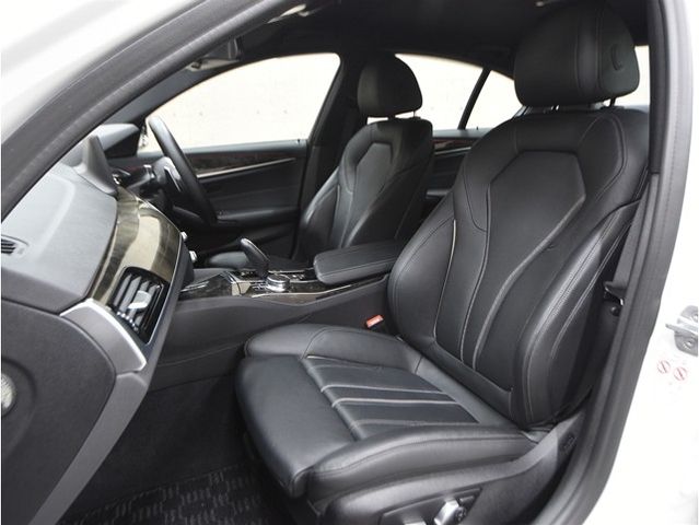 BMW 5SERIES SEDAN 2018 Image 31